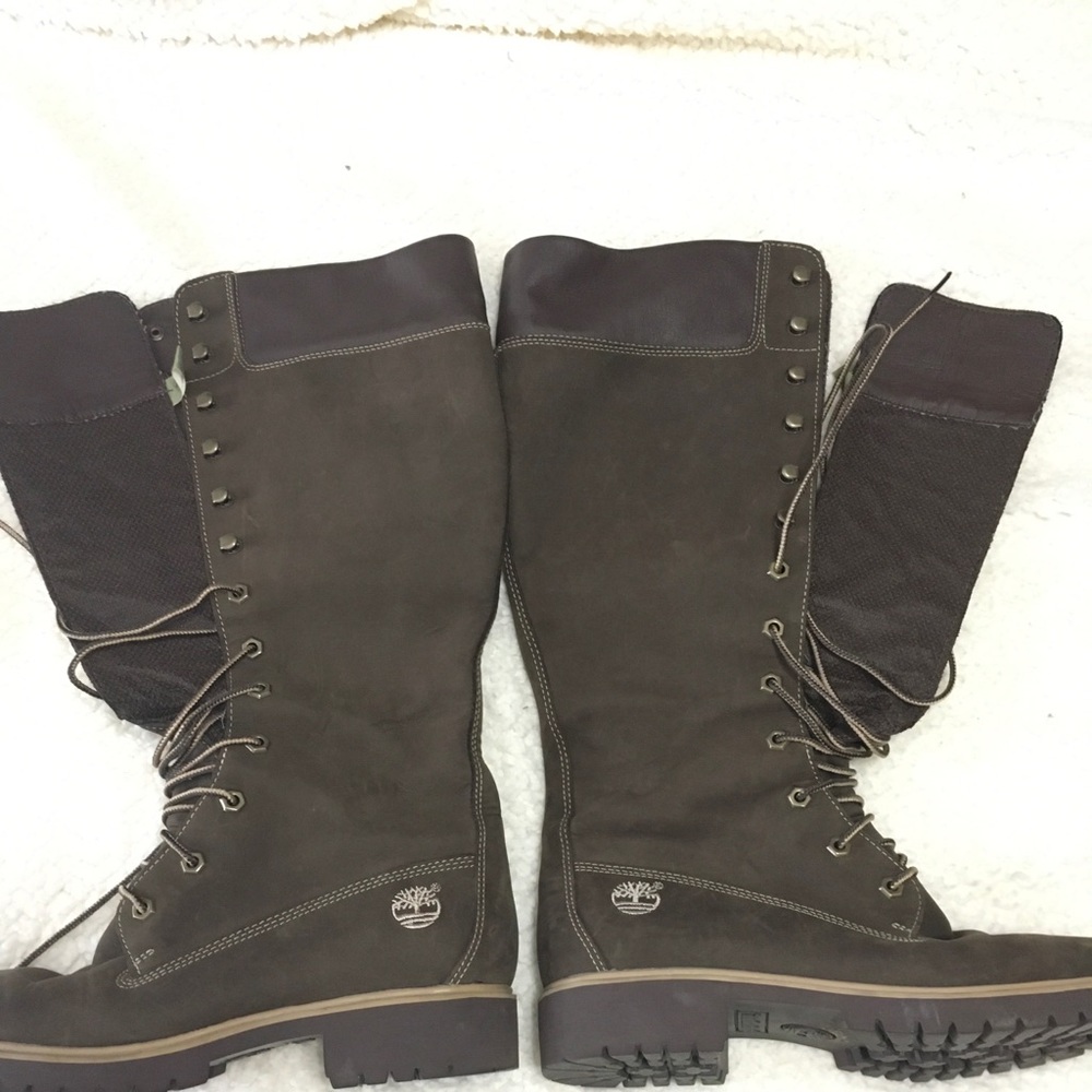Timberland, women’s size 8. Brown.